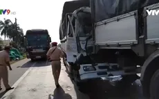 Tiền Giang: Va chạm liên hoàn giữa 4 xe ô tô tải, giao thông bị ùn ứ kéo dài