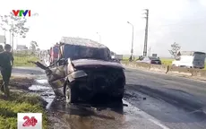 Hà Tĩnh: Ô tô 16 chỗ bốc cháy trên đường đi sửa chữa