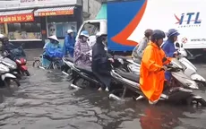 Mưa lớn, ngập sâu, nhiều xe chết máy tại TP.HCM