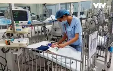 Sức khỏe bệnh nhi mất bố mẹ trong vụ cháy tại Đê La Thành đã tốt hơn