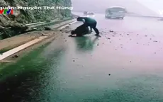 Hành động đẹp trên đường đèo dốc