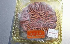 Bánh trung thu vẫn "còn nguyên như mới" dù quá hạn 15 năm