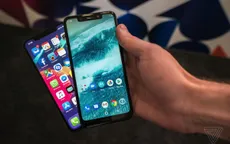 Motorola trình làng “bản sao” iPhone X, giá chỉ bằng 1/3