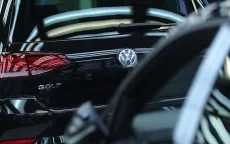 Volkswagen có thể gian lận khí thải trên xe chạy xăng