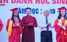 Chủ tịch Quốc hội Nguyễn Thị Kim Ngân đánh trống khai giảng tại TP.HCM