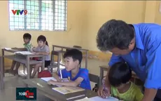 Nỗ lực đưa học sinh đến trường trong mùa nước nổi