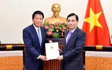 Trao Quyết định gia hạn nhiệm kỳ Đại sứ đặc biệt Việt Nam – Nhật Bản cho ông Ryotaro Sugi