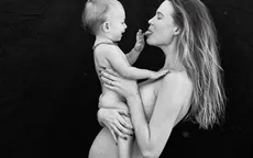 Thiên thần Victoria's Secret khoe ảnh bụng bầu siêu đáng yêu trong năm mới