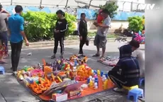 Phụ huynh vẫn vô tư mua đồ chơi không rõ nguồn gốc cho trẻ