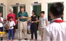 Gia đình Schmitt và tấm lòng với trẻ khiếm thị Việt Nam