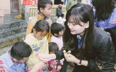 Sinh viên Nghệ Tĩnh mang hơi ấm cho bà dân tộc Chứt