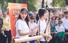 Nữ sinh Nhạc viện xuống phố cover “Tình đơn phương” bằng nhạc cụ dân tộc