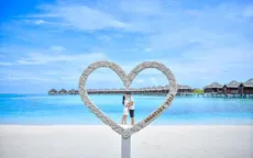 Bình Minh hôn vợ say đắm trong tiệc kỷ niệm 10 năm ngày cưới