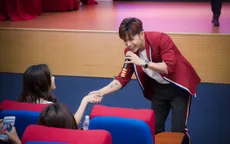 Hết Bùi Tiến Dũng, Đỗ Mỹ Linh lại được Jun Phạm “thả thính”, nắm tay