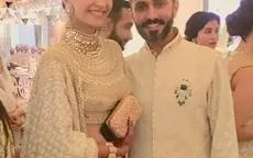 Sao Bollywood Sonam Kapoor rạng rỡ trong ngày cưới chồng đại gia
