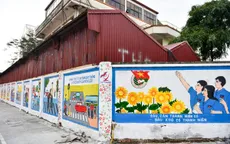 Hàng chục bích họa rực rỡ trên tường cũ ở Hà Nội
