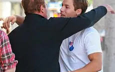 "Kẻ hủy diệt" Arnold Schwarzenegger đi ăn cùng con "rơi"