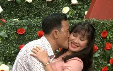 Cặp đôi chưa bấm nút đồng ý hẹn hò đã mạnh dạn "thơm má"