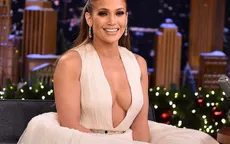 Jennifer Lopez gợi cảm với váy xẻ sâu