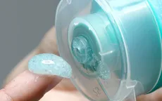 Italy cấm bán mỹ phẩm chứa hạt vi nhựa