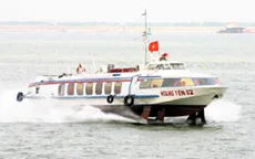 Cấm ô tô trên 12 chỗ ra đảo Cát Bà