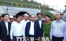Thủ tướng Nguyễn Xuân Phúc thị sát tại hầm đường bộ xuyên Đèo Cả