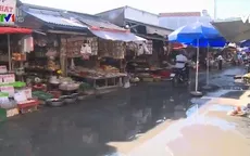 Tiểu thương lao đao vì chợ ngập