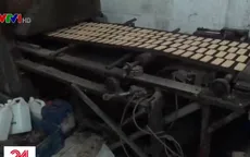 Rùng mình cơ sở sản xuất bánh kẹo siêu bẩn tại La Phù