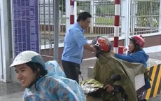Người dân bức xúc vì bến xe trung tâm thành phố Cần Thơ thu phí xe máy