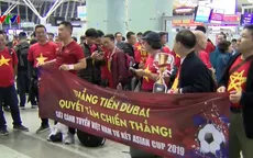 Cổ động viên háo hức lên đường cổ vũ đội tuyển Việt Nam