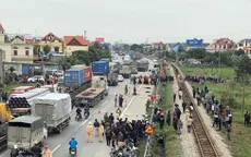 Giao thông không vỉa hè: Khi đi bộ chẳng khác gì trò chơi mạo hiểm
