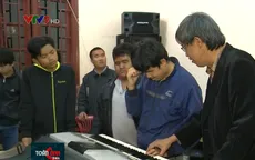 Lớp học mang lại ánh sáng tâm hồn từ tiếng đàn cho trẻ khiếm thị