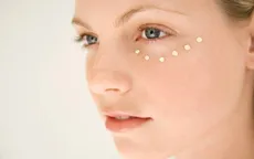 Bí kíp đơn giản xóa nếp nhăn vùng mắt