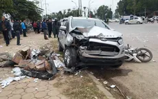 TNGT nghiêm trọng ở Hà Nội: Xe ô tô mất lái, 2 người tử vong