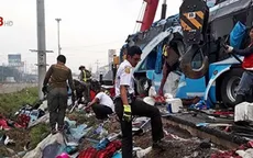 Thái Lan: Xe chở khách du lịch lật nhào trên cao tốc, hàng chục người thương vong