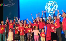 Cổ động viên nhí sang UAE tiếp sức đội tuyển Việt Nam