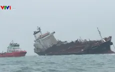 Tàu chở dầu bốc cháy ngoài khơi Hong Kong (Trung Quốc)