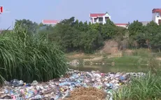 Người dân "kêu trời" vì bị rác bủa vây