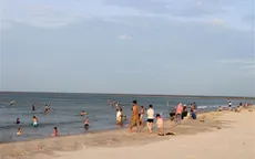 Một cô gái đuối nước khi tắm biển cùng nhóm bạn ở Quảng Trị