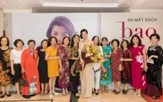 Siêu mẫu Vũ Cẩm Nhung trải lòng về cuộc đời qua tự truyện "Bao giờ là đúng lúc"