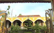 Ngôi nhà "kỳ lạ" giữa làng quê