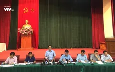 Hà Nội khuyến cáo người dân không ăn, uống nước nhiễm dầu thải