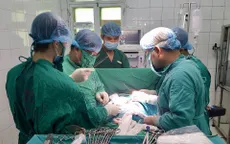 Bỏ về nhà đắp thuốc đông y, cụ ông nhập viện với khối ung thư da lở loét