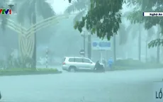 Ngập do mưa lớn tại miền Trung, giao thông tê liệt