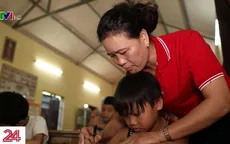 Người mẹ của những vầng trăng khuyết