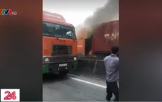 Xe container bốc cháy ngùn ngụt trên cao tốc TP.HCM - Long Thành - Dầu Giây