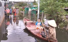 Mương thoát nước bị san lấp - người dân đi lại bằng ghe