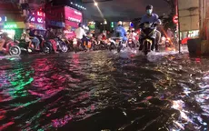 Người dân TP.HCM khổ vì triều cường