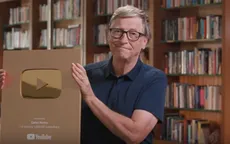 Tỷ phú Bill Gates khoe nút vàng YouTube
