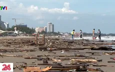 Biển Vũng Tàu ngập rác, nhiều du khách không dám tắm